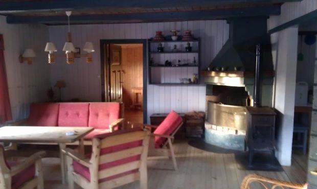 Stugu med peis Urevasshytta Stugu